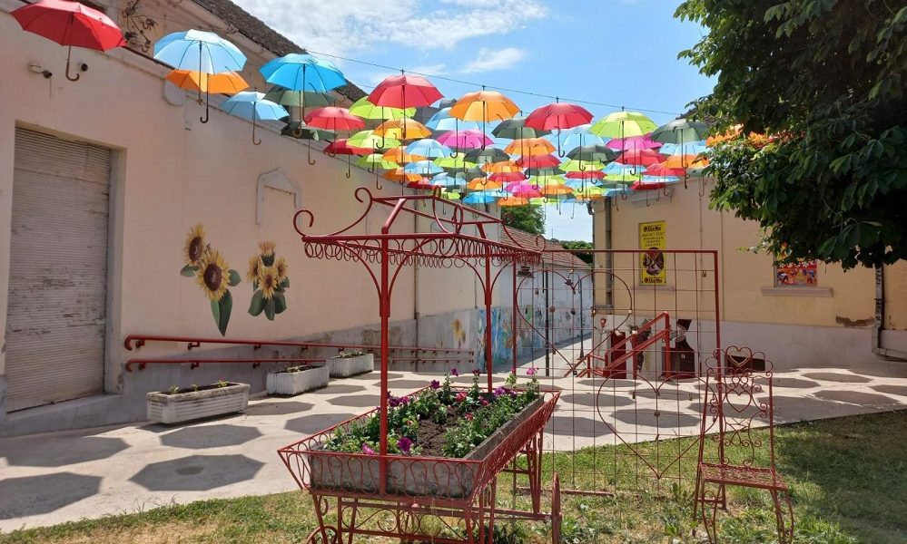 "Ulica kišobrana" u Kovinu spremna za turiste